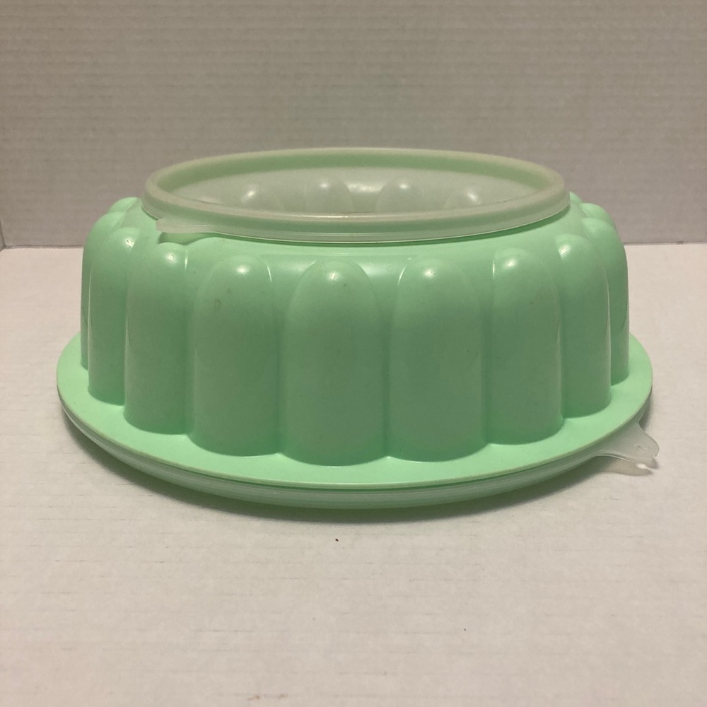 TUPPERWARE Ring/Wreath Mold in Jadeite Green Clear VINTAGE
